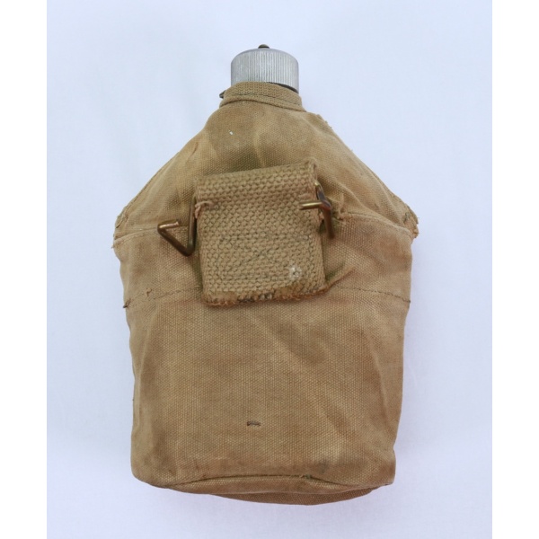 WWII 4th MARINE DIVISION UNIS MARKED CANTEEN - Image 2