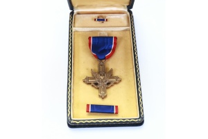 CASED WWII DISTINGUISHED SERVICE CROSS